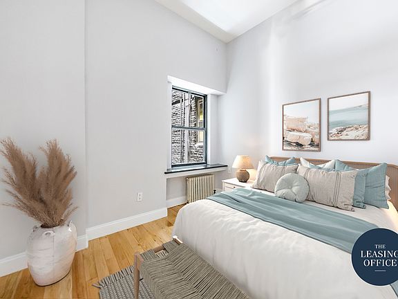 3rd image of 211 W 53rd St APT 2G