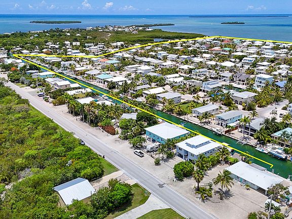 3rd image of 466 W Shore Dr