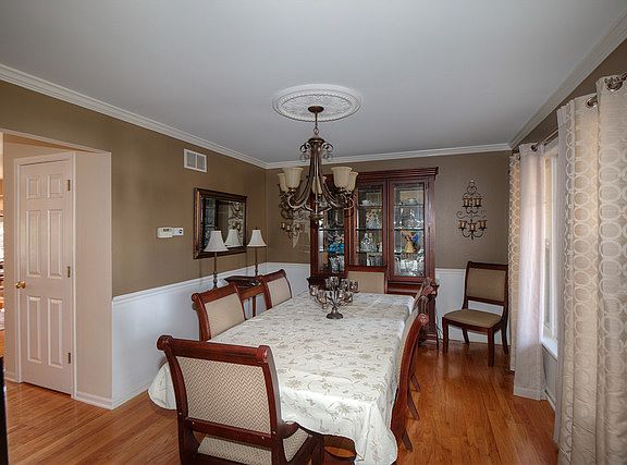 3rd image of 24643 Kingston St