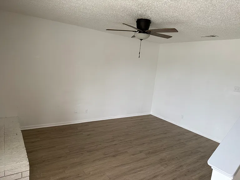 1000 Waco Rd #205 — Photo 4