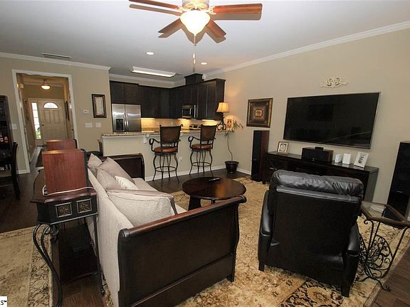 5th image of 209 Shady Grove Dr Unit 8F
