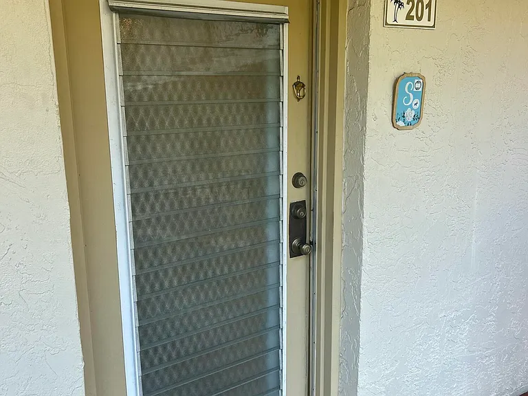 2801 Somerset Dr #201 — Photo 7