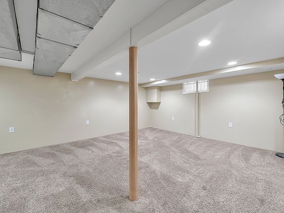 3rd image of 1564 Michigan Blvd