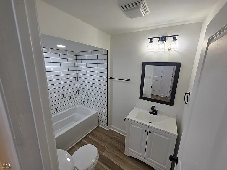 2137 Napoleon St — Photo 10