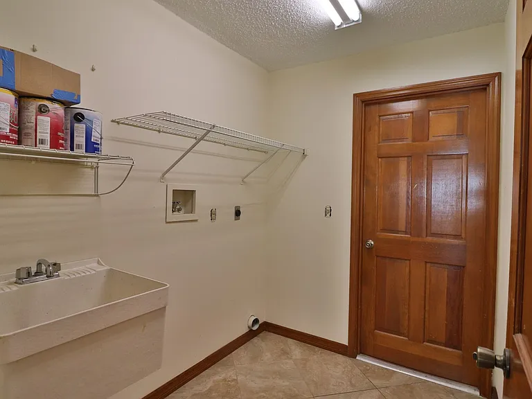 1088 Tivoli Dr — Photo 8