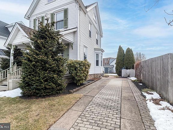 5th image of 190 Decatur St