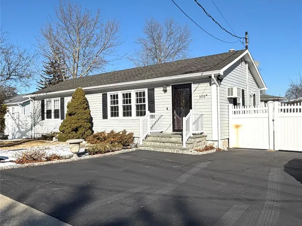101 Rosevale Avenue E, Ronkonkoma, NY 11779