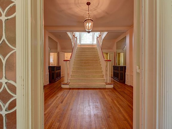 4th image of 165 Blackstone Blvd