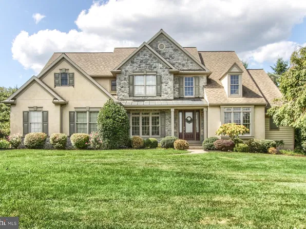 101 Hunt Ct, Hummelstown, PA 17036