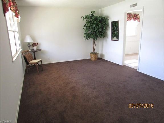 3rd image of 4503 Vincent St