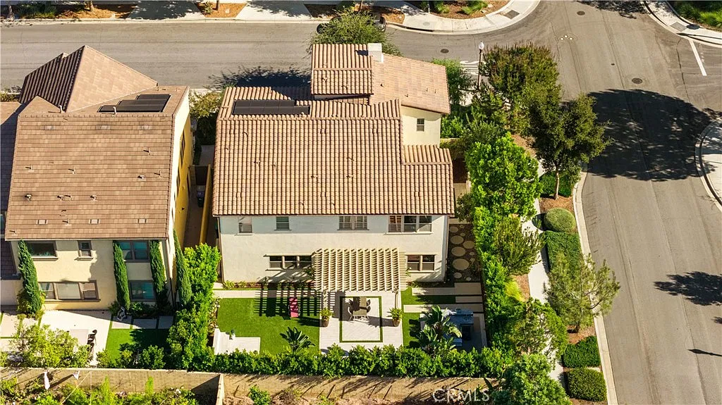 5 bed, 5.5 bath, 3973 sqft, $9,900 — Photo 2