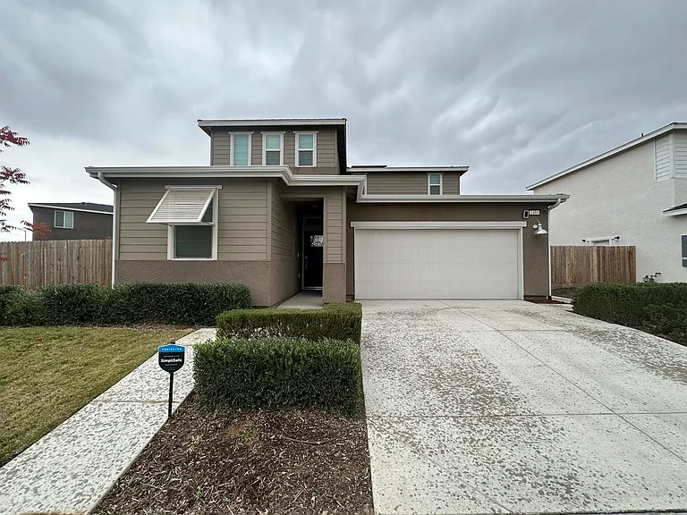 2455 Robledo Way — Photo 1