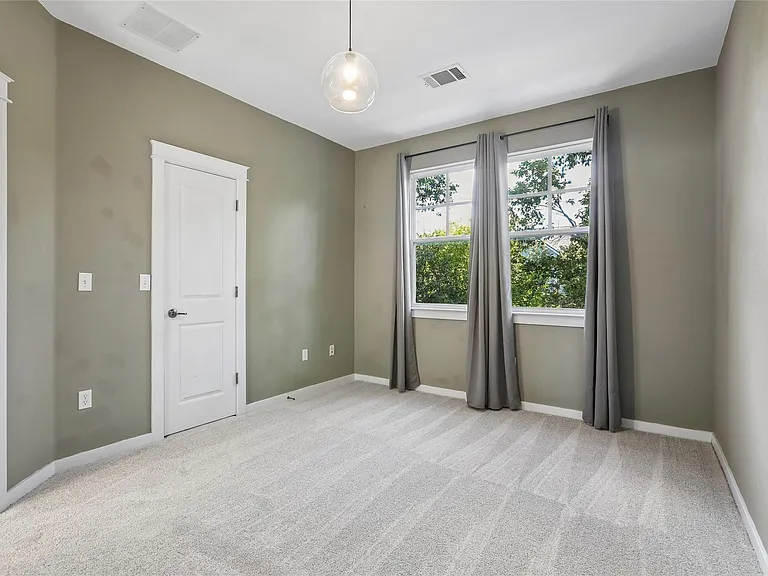 1917 McCloskey St — Photo 13