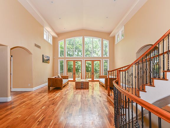 Stunning area to welcome your guests