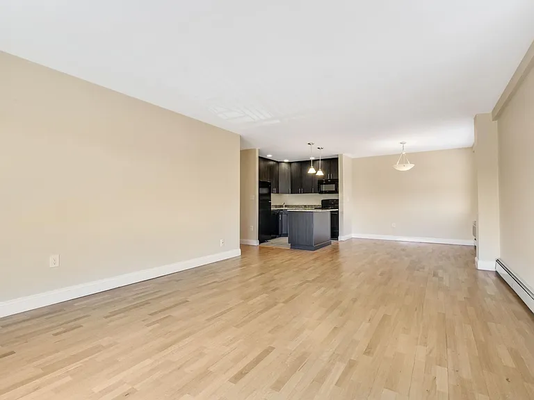 Heritage House Apartments — Photo 11