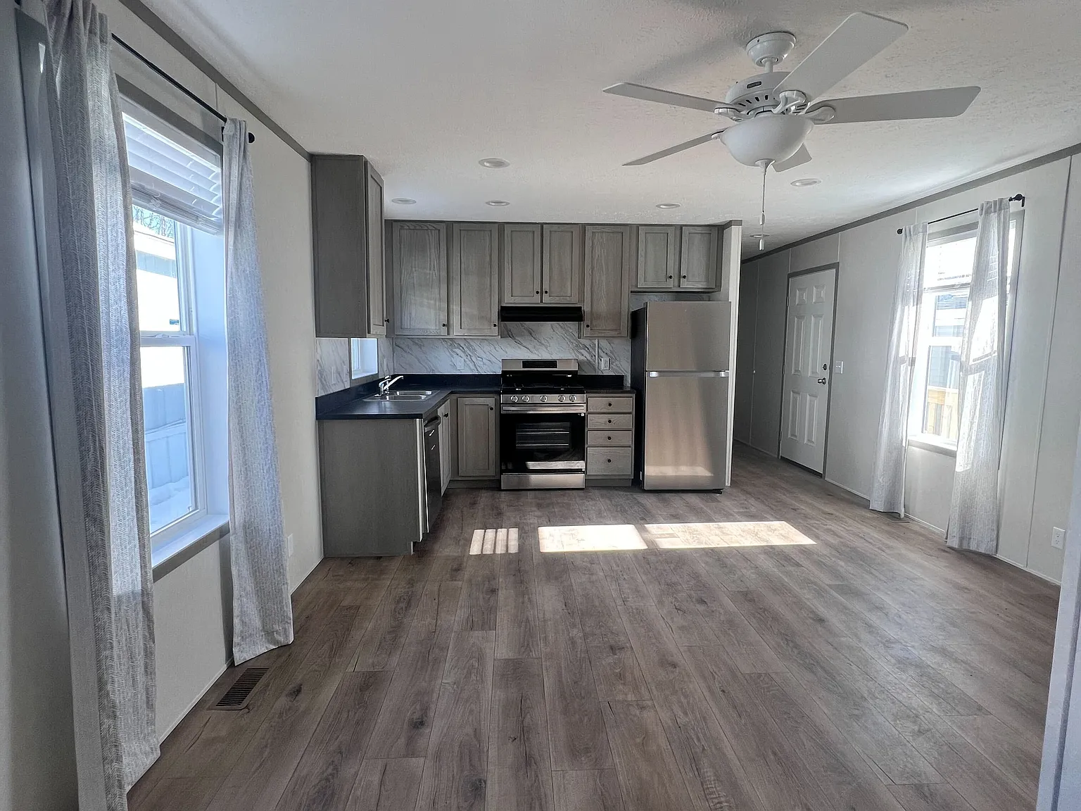 2 bed, 832 sqft, $1,045 — Photo 3