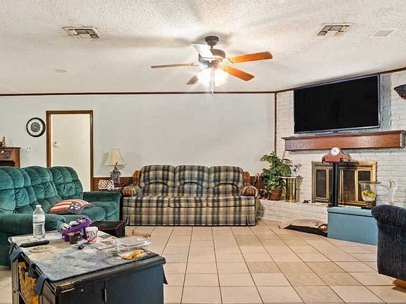 5th image of 602 Brookhollow Dr