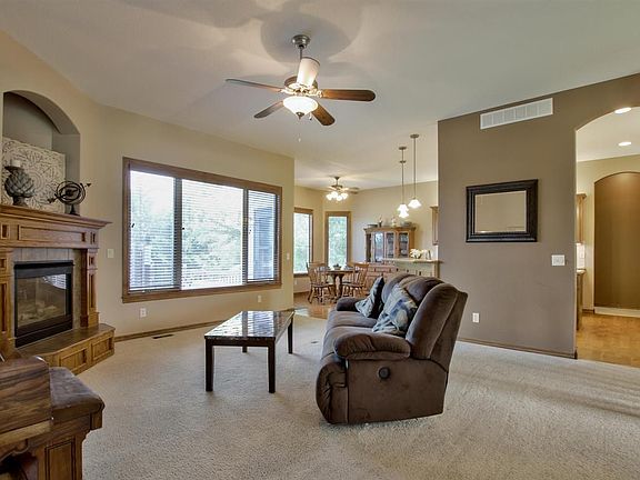 4th image of 3410 N Bridgewood Cir