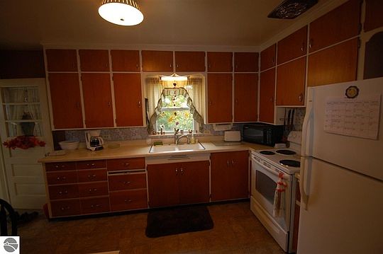 3rd image of 222 S 1st St