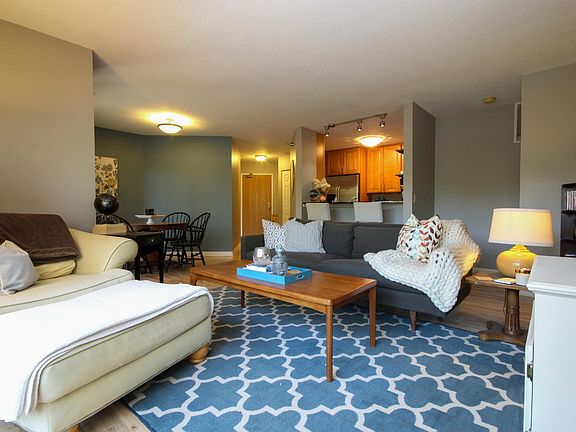 3rd image of 6020 Chasewood Pkwy APT 1
