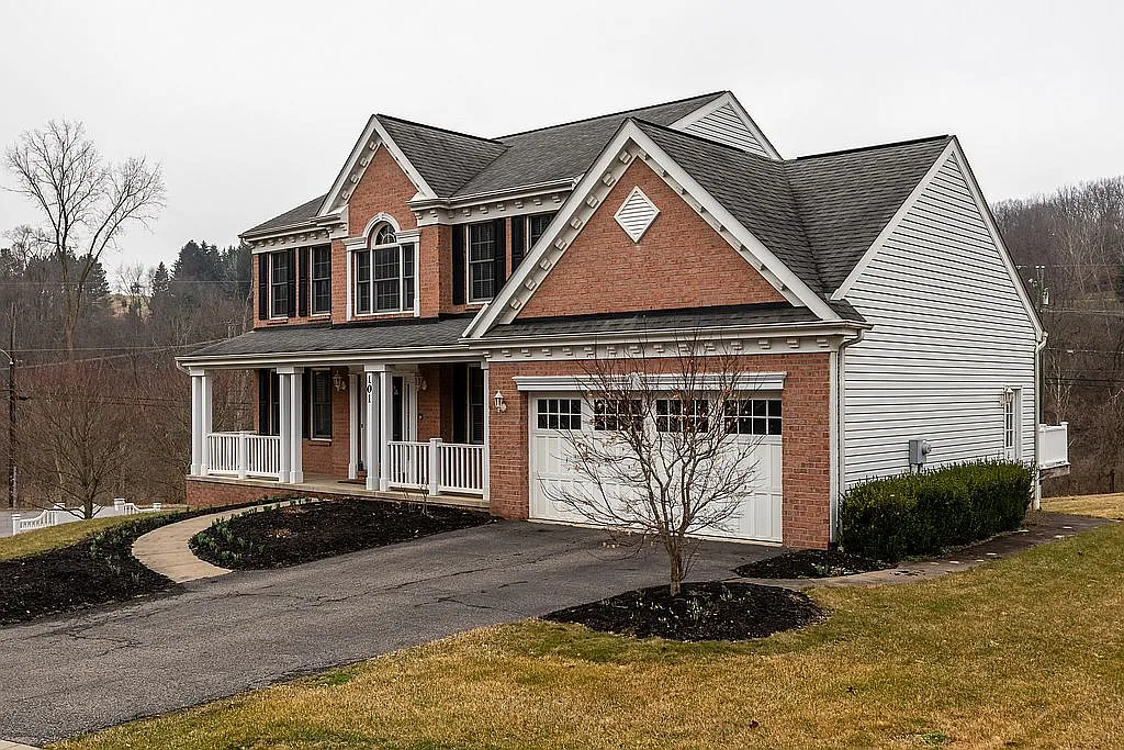 101 Springhill Dr photo 1