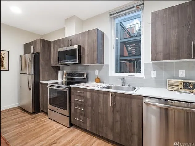 121 12th Ave E #405 — Photo 10