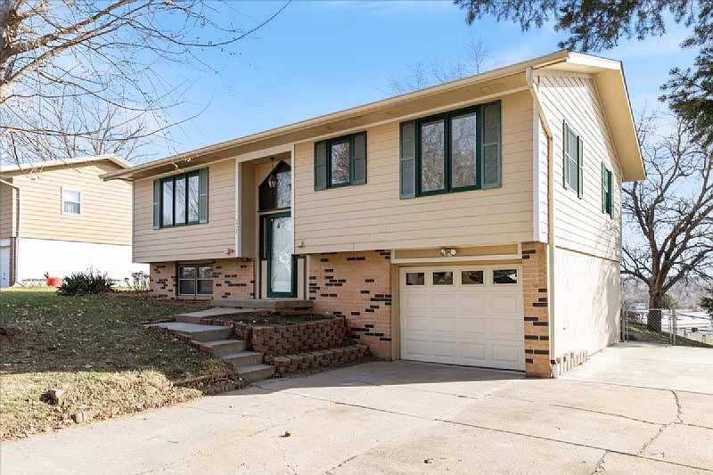 1st image of 307 Fairview Dr