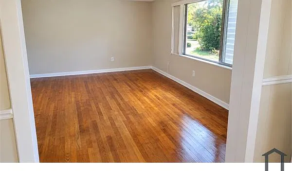 3 bed, 1200 sqft, $2,046 — Photo 4