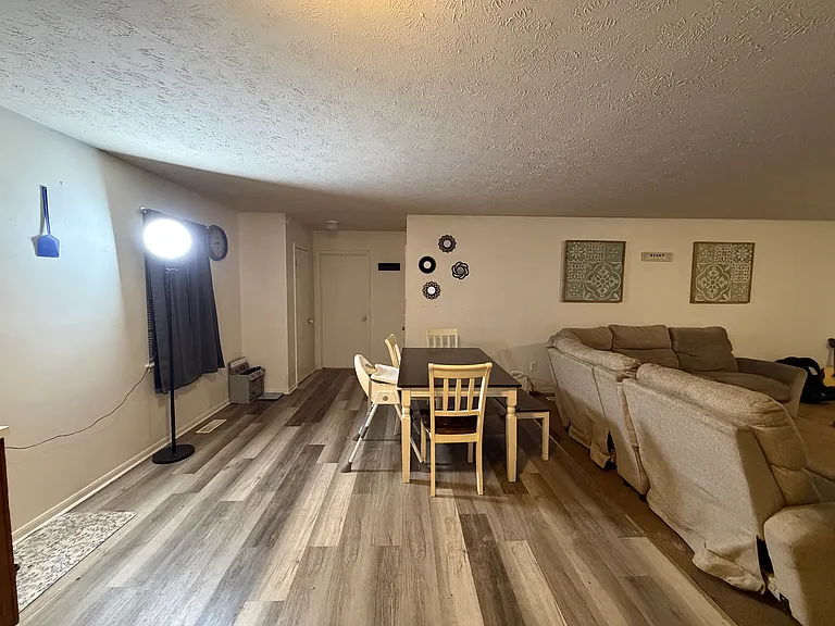 102 Kenwood Dr — Photo 4