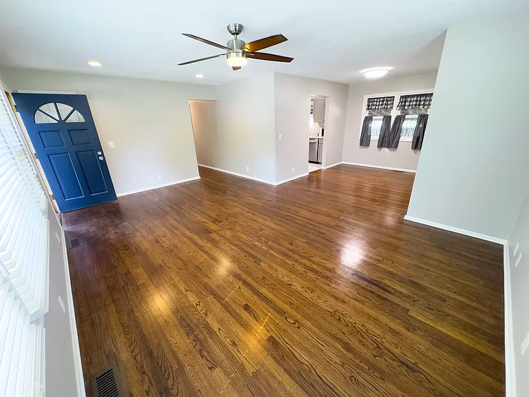 3525 S 91st St — Photo 5