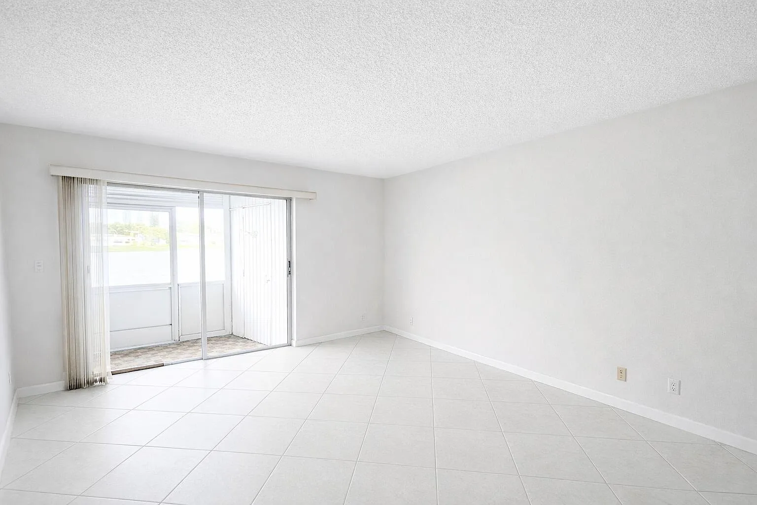 2 bed, 2.0 bath, 874 sqft, $1,850 — Photo 4