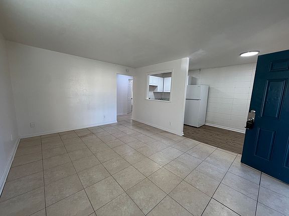 4th image of 1040 Bert Rd APT 1