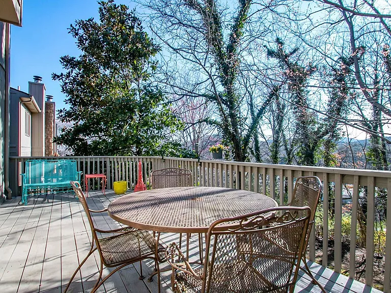 3451 Londonderry Ct — Photo 2