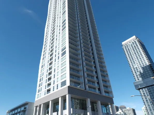 6087 Wilson Ave #2502, Burnaby, BC V5H 4R8