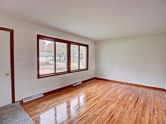 5th image of 10309 Yukon St NW