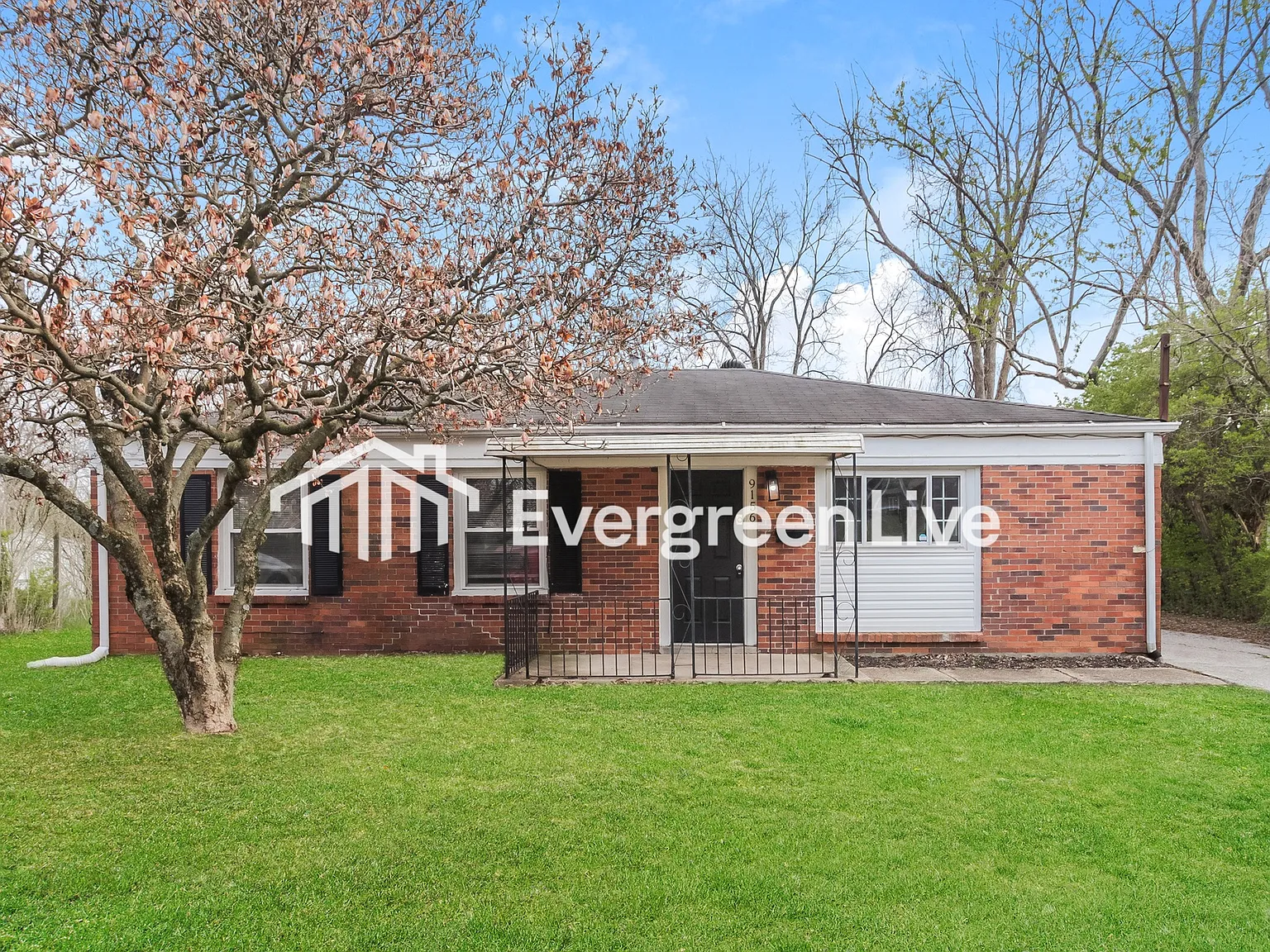 3 bed, 1.0 bath, 1189 sqft, $1,545 — Photo 1