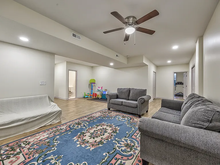 8135 NW 90th Ter — Photo 22