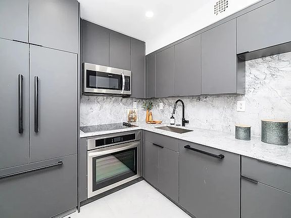 4th image of 266 E 78th St APT 6