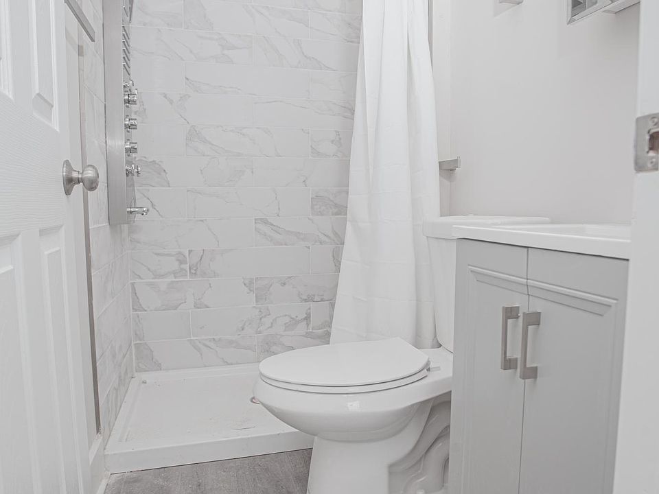 2nd image of 4465 N Gratz St #41