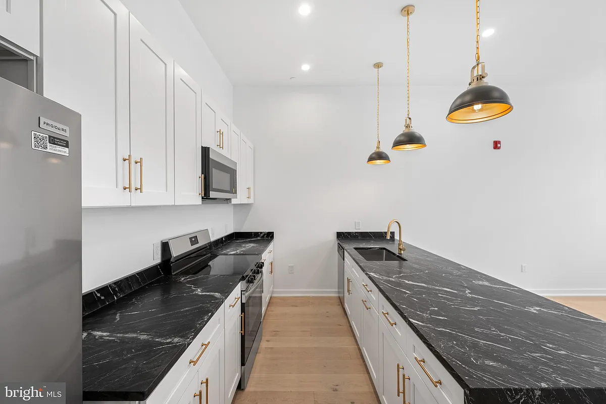 Building Photo - 36 N Narberth Ave #2B