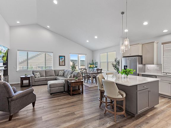 2nd image of 2655 N Allenby Ln