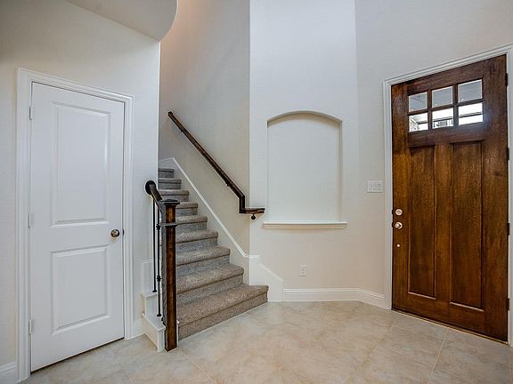 4th image of 112 Knight Of Realm Blvd