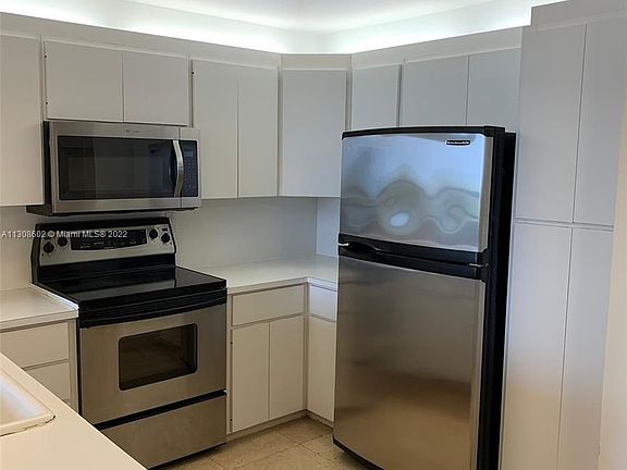 5th image of 2555 Collins Ave APT 2004