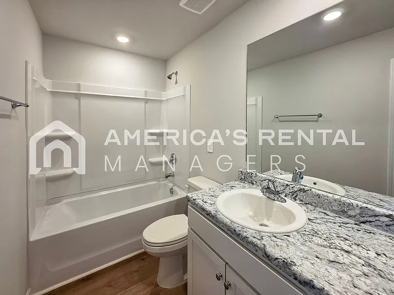 4135 Hudson Ct — Photo 32
