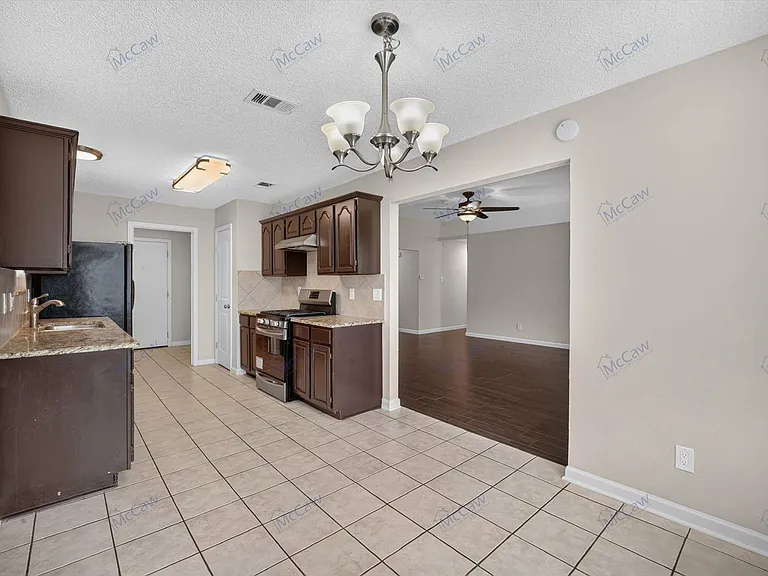 2607 Parkview Dr — Photo 4