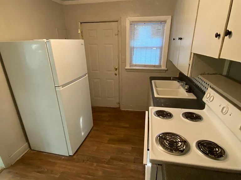 132 W South St — Photo 2