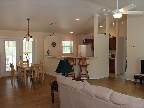 4th image of 1066 Huntington St