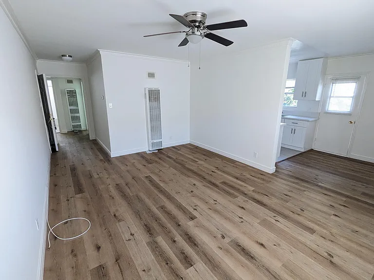 1320 N Martel Ave #7 — Photo 6