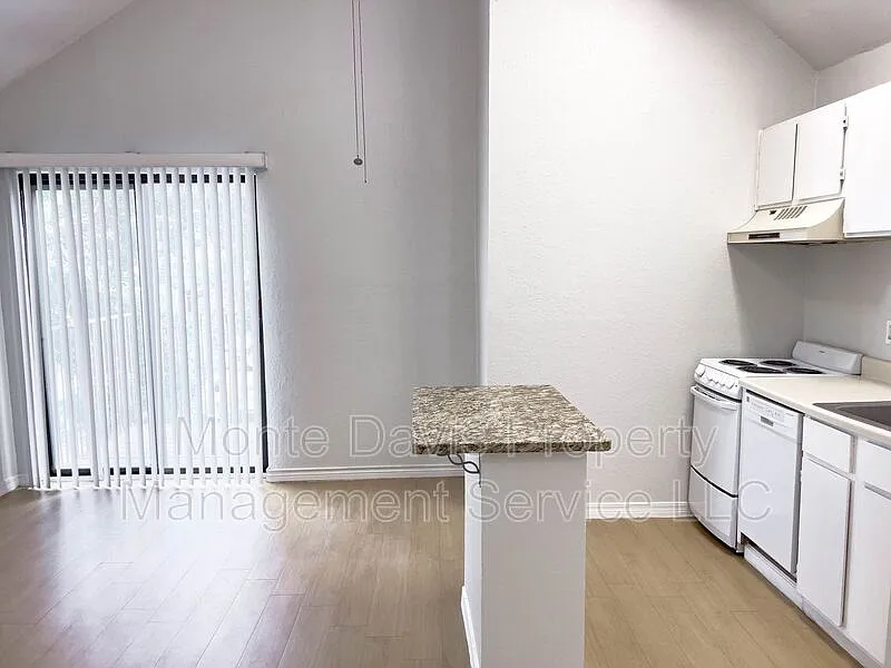 Studio, 1.0 bath, 450 sqft, $925 — Photo 4