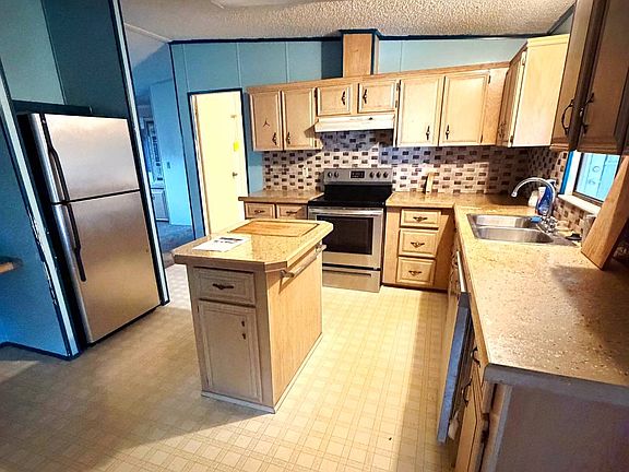 2nd image of 100 Hampton Rd Lot 201